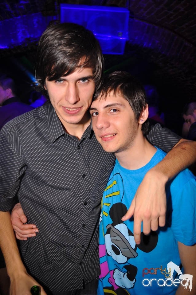 Joi seara e Holsten Party în Escape, 