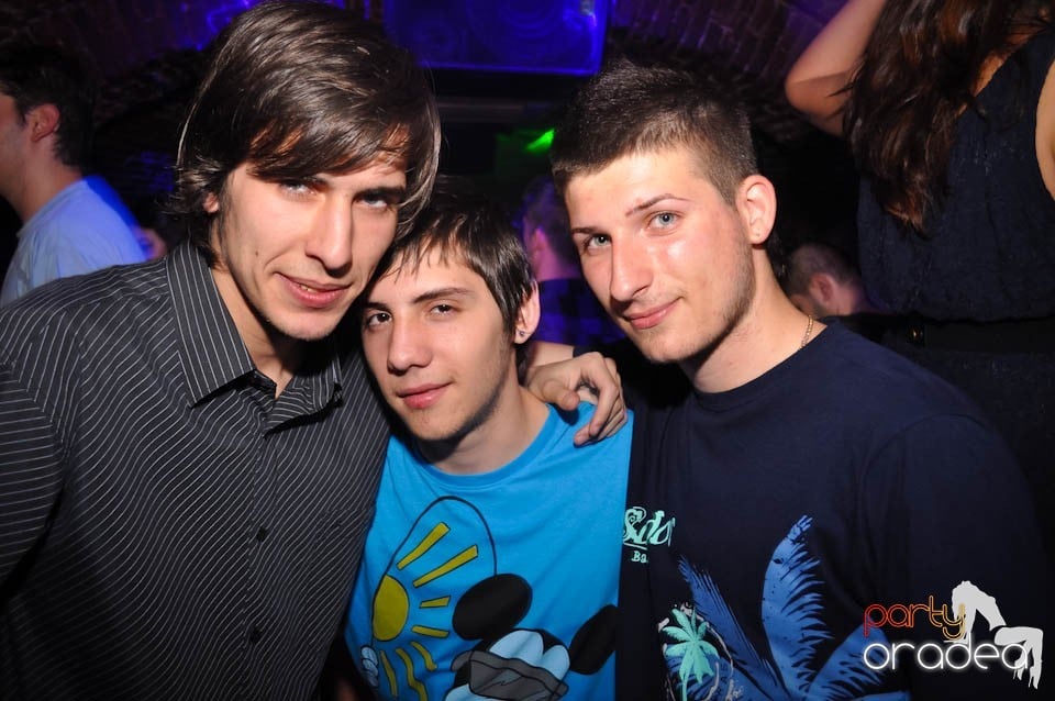 Joi seara e Holsten Party în Escape, 