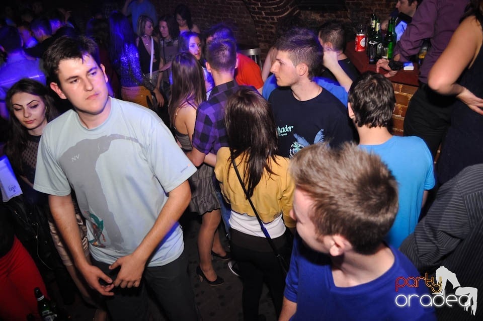 Joi seara e Holsten Party în Escape, 