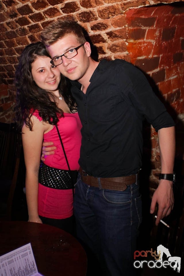 Joi seara e Holsten Party în Escape, 