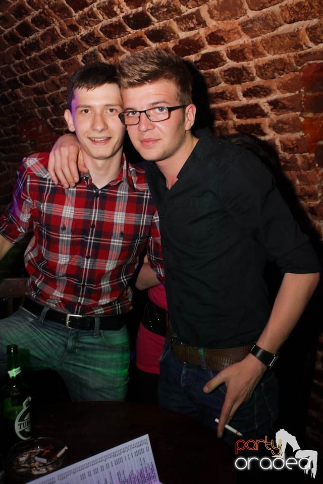 Joi seara e Holsten Party în Escape, 