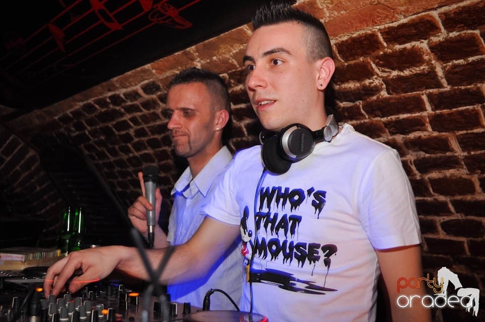 Joi seara e Holsten Party în Escape, 