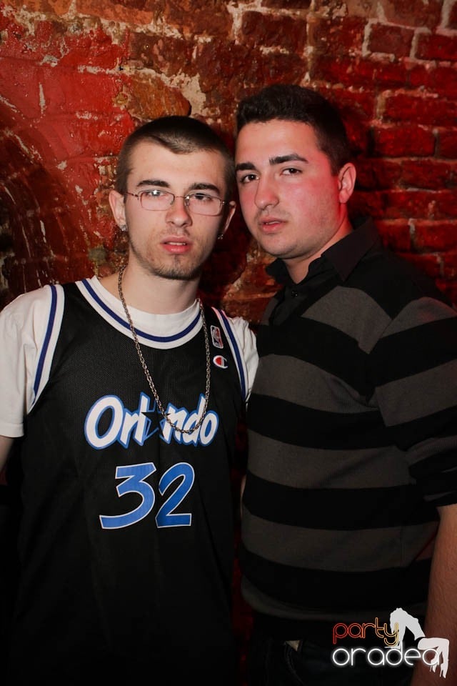 Joi seara e Holsten Party în Escape, 