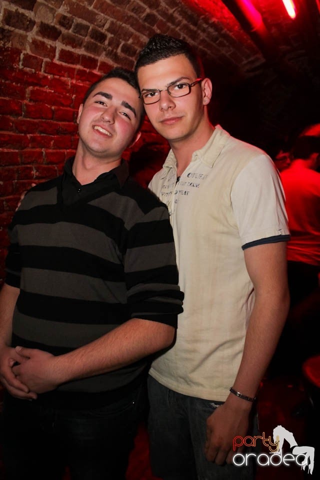 Joi seara e Holsten Party în Escape, 