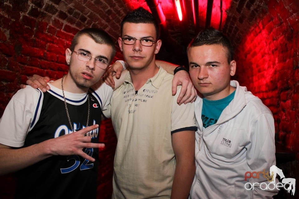 Joi seara e Holsten Party în Escape, 