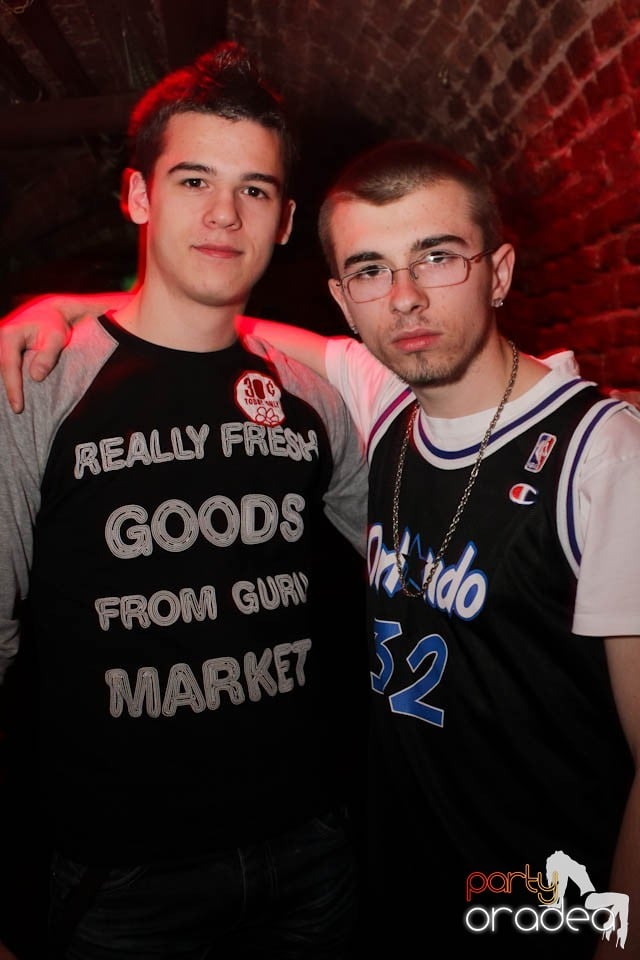 Joi seara e Holsten Party în Escape, 