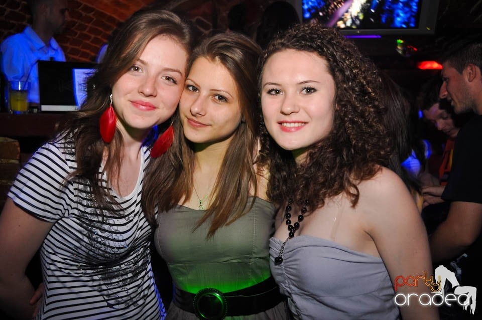 Joi seara e Holsten Party în Escape, 