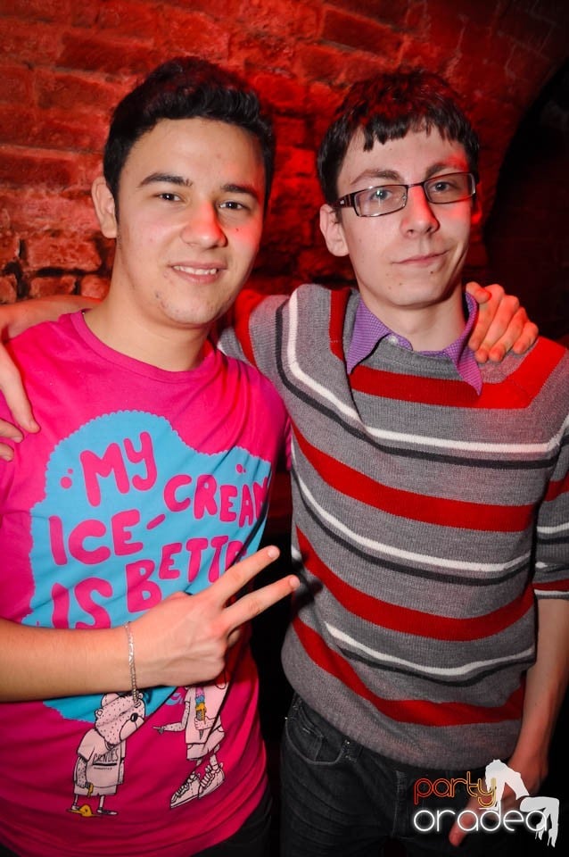 Joi seara e Holsten Party în Escape, 