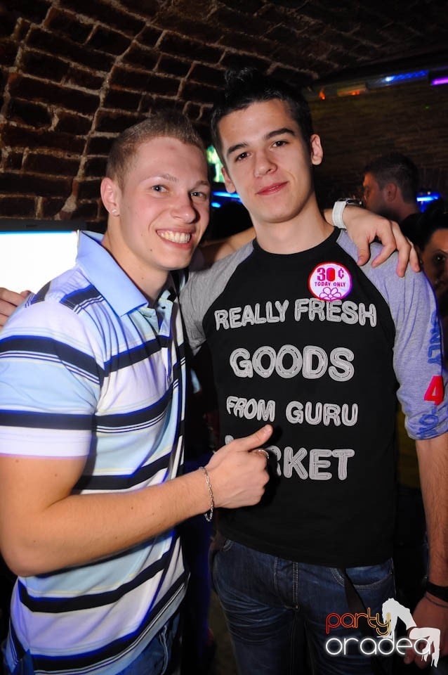 Joi seara e Holsten Party în Escape, 