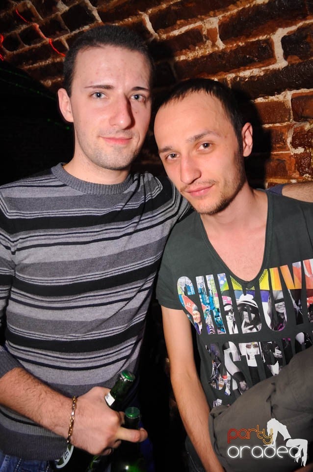 Joi seara e Holsten Party în Escape, 