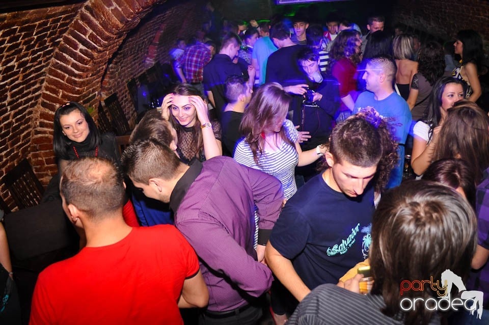 Joi seara e Holsten Party în Escape, 