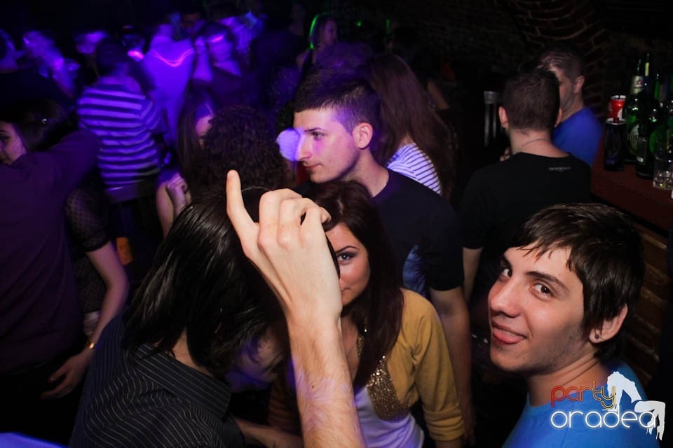 Joi seara e Holsten Party în Escape, 