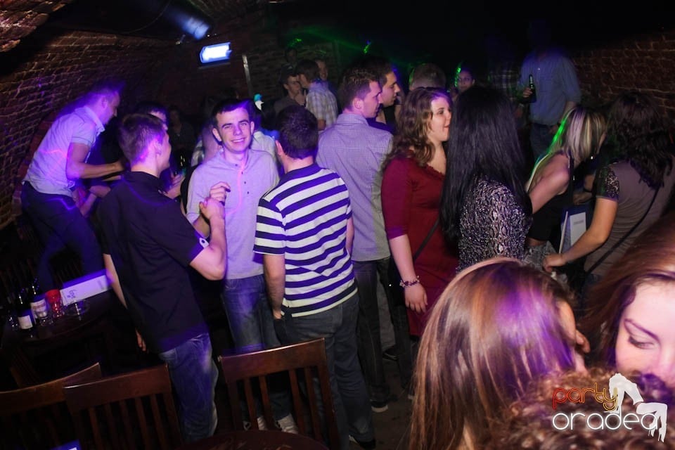 Joi seara e Holsten Party în Escape, 