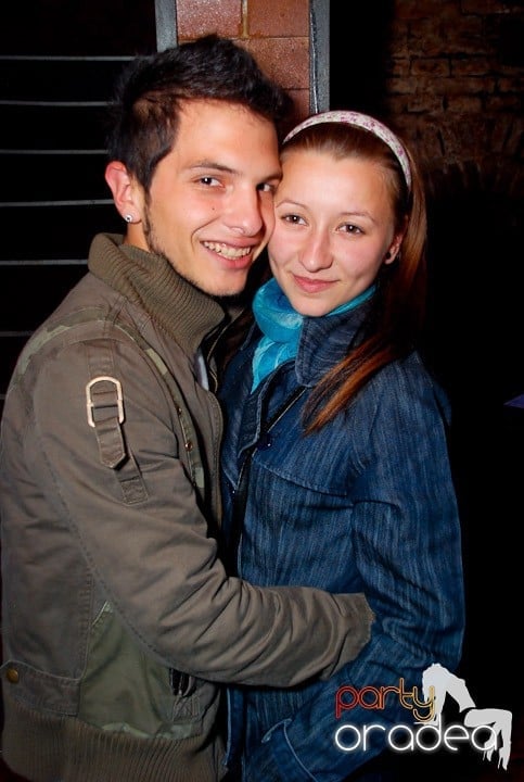 Joi seara în Club Escape, 