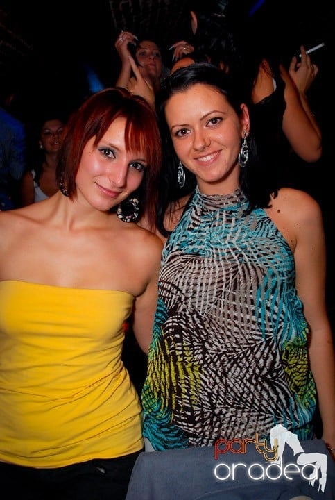 Joi seara în Club Escape, 