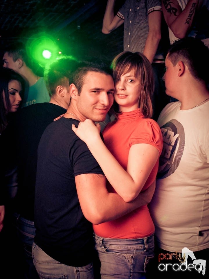 Joi seara în Club Escape, 