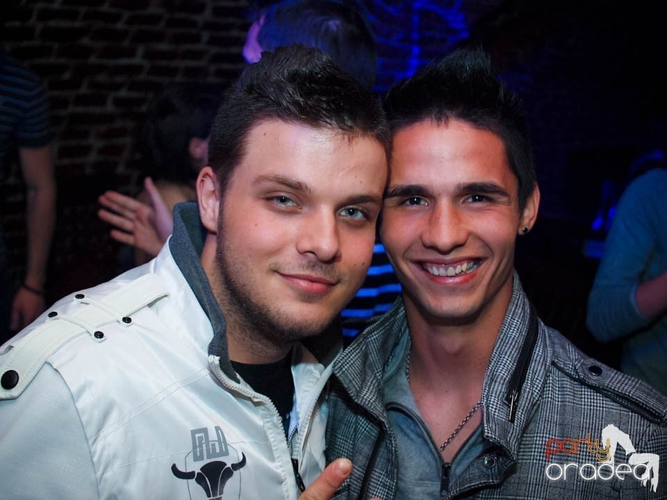 Joi seara în Club Escape, 