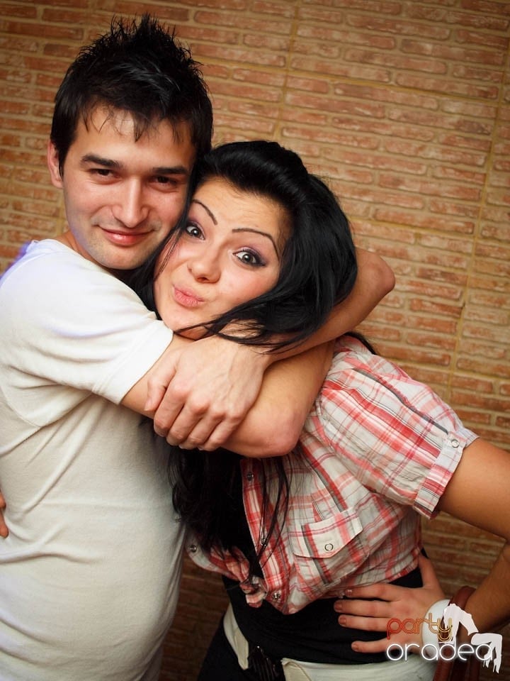 Joi seara în Club Escape, 