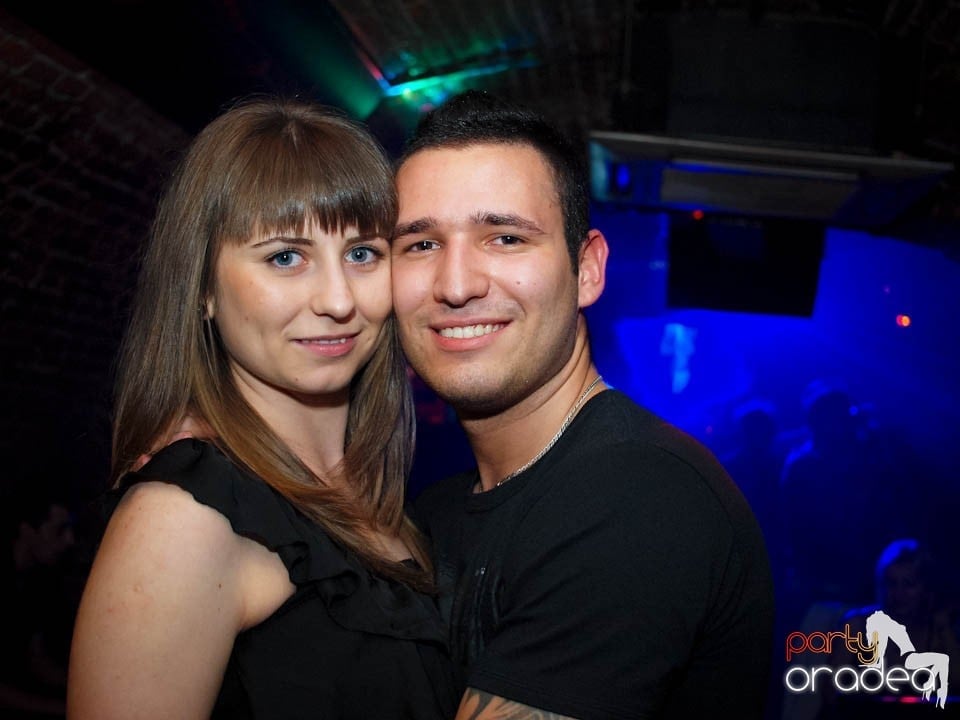 Joi seara în Club Escape, 