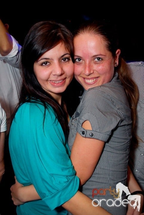 Joi seara în Club Escape, 