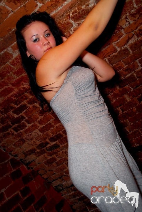 Joi seara în Club Escape, 