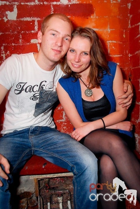 Joi seara în Club Escape, 