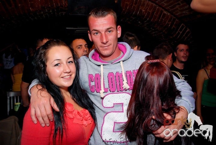 Joi seara în Club Escape, 