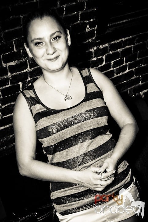 Joi seara în Club Escape, 