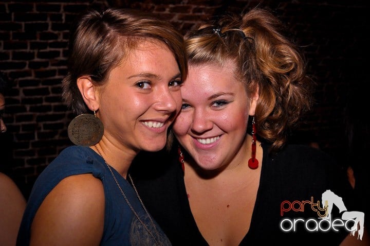 Joi seara în Escape, 