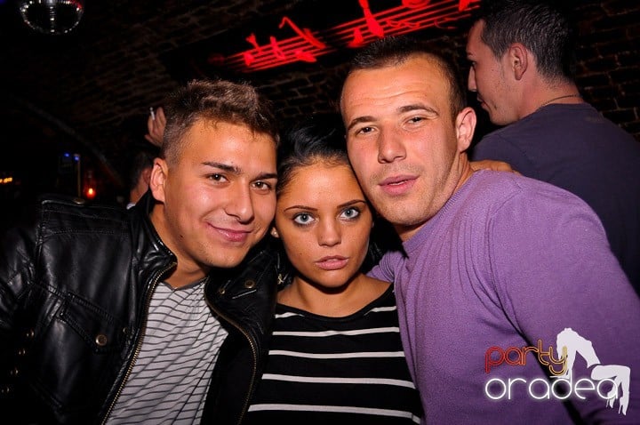 Joi seara în Escape, 