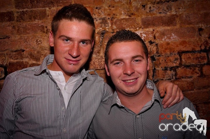 Joi seara în Escape, 