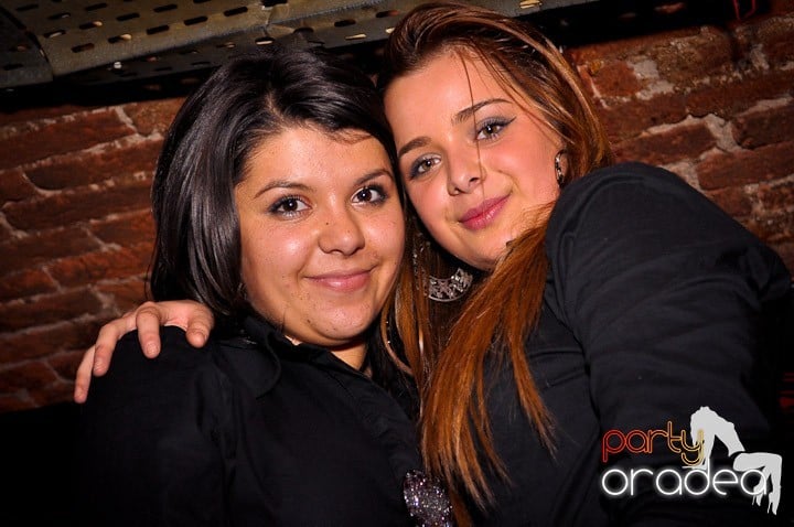 Joi seara în Escape, 