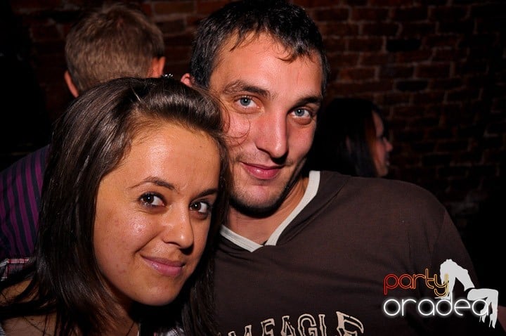 Joi seara în Escape, 