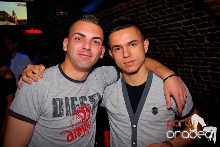 Joi seara în Escape, 