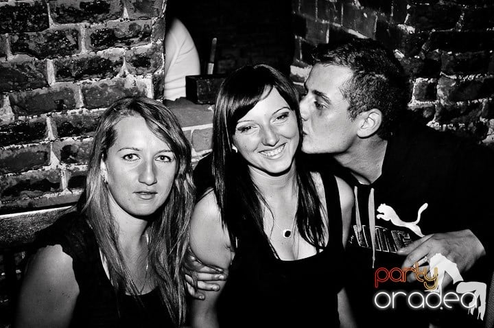 Joi seara în Escape, 