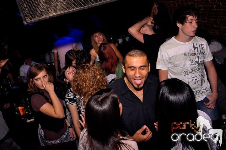 Joi seara în Escape, 