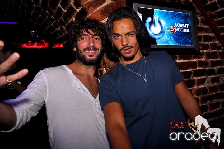 Joi seara în Escape, 