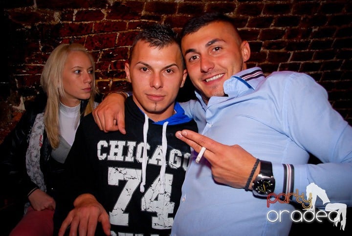 Joi seara în Escape, 