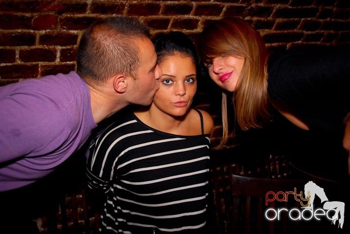 Joi seara în Escape, 