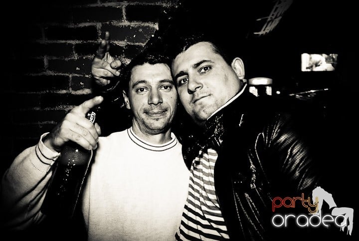 Joi seara în Escape, 