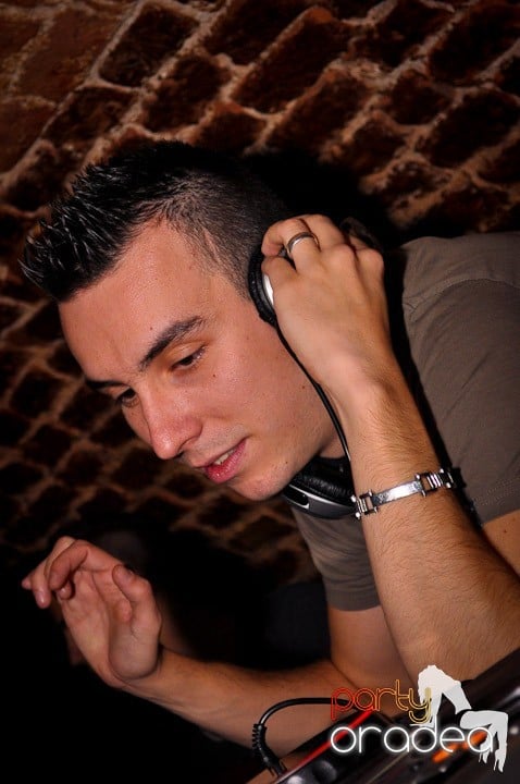 Joi seara în Escape, 