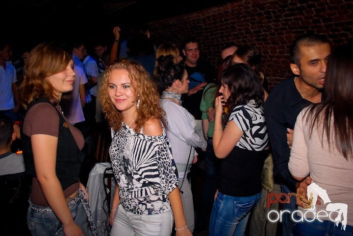 Joi seara în Escape, 