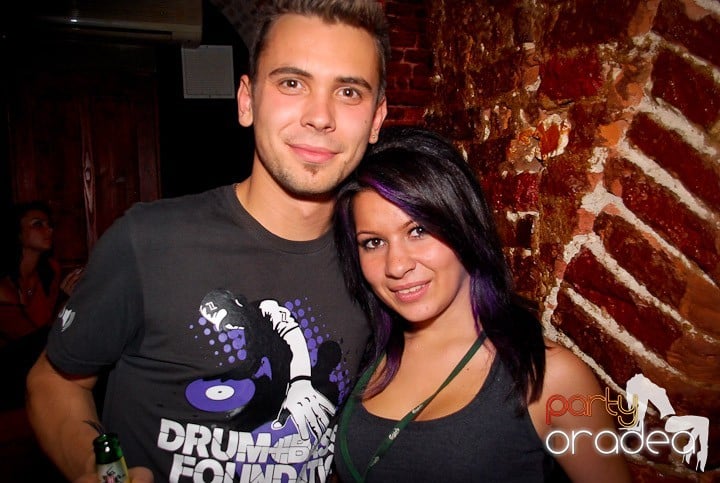 Joi seara în Escape, 