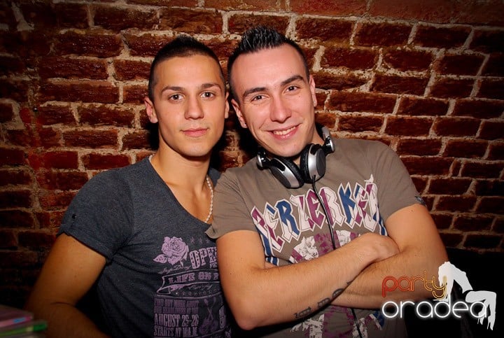 Joi seara în Escape, 