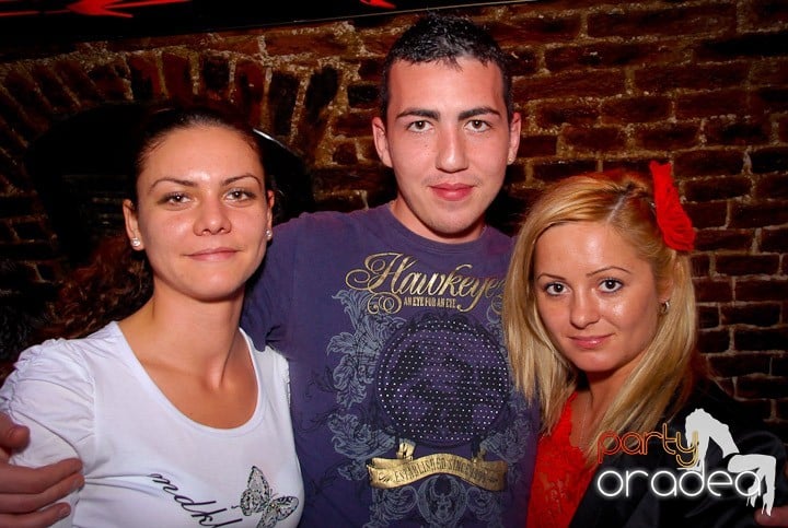 Joi seara în Escape, 