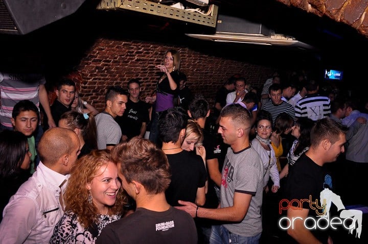 Joi seara în Escape, 