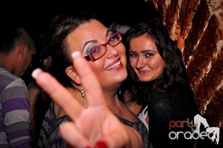 Joi seara în Escape, 