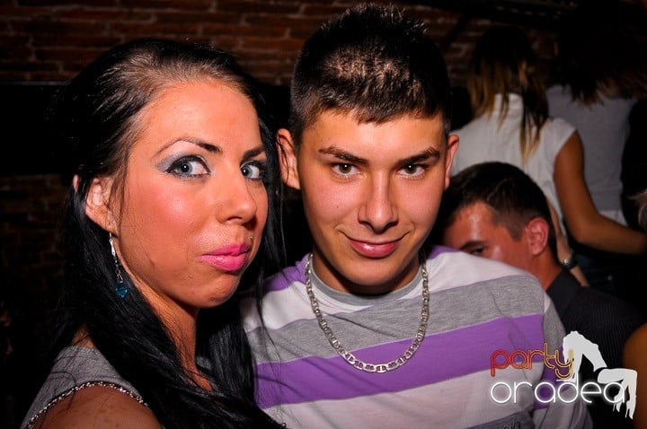 Joi seara în Escape, 