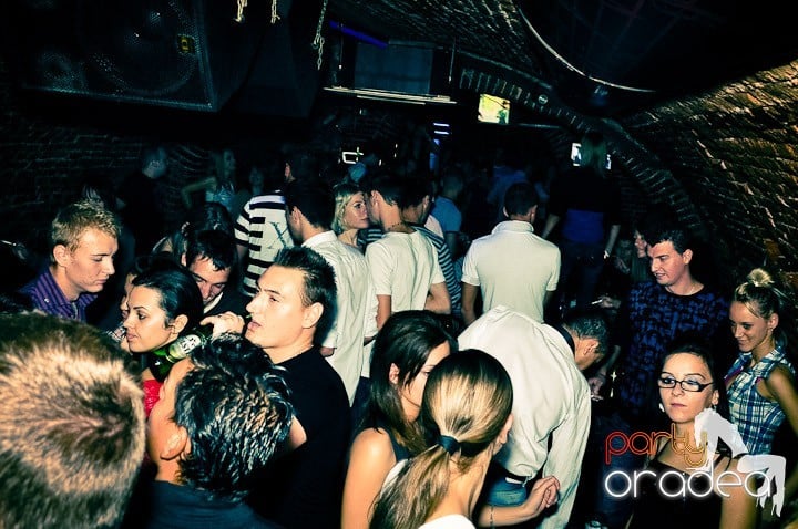 Joi seara în Escape, 