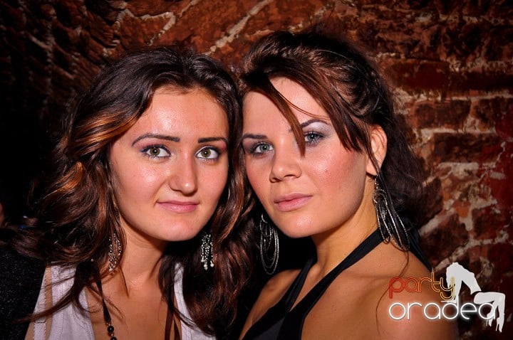 Joi seara în Escape, 